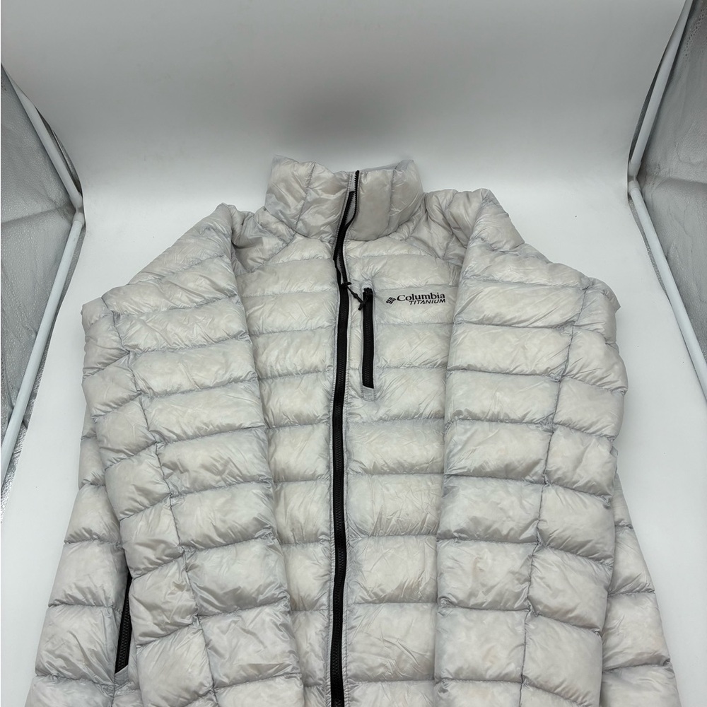 Columbia Titanium White Quilted Packable Jacket with Black Zippers, Large